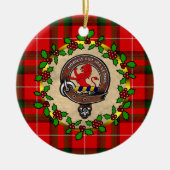 スチュアートクランバッジ&タータンチェックパーソナライズされたクリスマス セラミックオーナメント (正面)