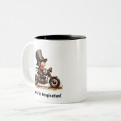 スチームパンクのバイクに乗る幸福な子ども ツートーンマグカップ (正面左)