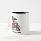 スチームパンクのバイクに乗る幸福な子ども ツートーンマグカップ (正面左)