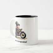 スチームパンクのバイクに乗る幸福な子ども ツートーンマグカップ (正面左)