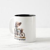 スチームパンクの自転車に乗って幸せな子ども ツートーンマグカップ (正面左)