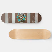 スチームパンククロックとターコイズバラオンストライプの スケートボード (横)