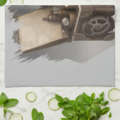 スチームパンクタイムマシン – ヴィンテージ宝箱 キッチンタオル (折り畳み)