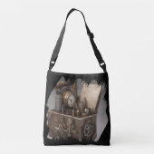 スチームパンクタイムマシン – ヴィンテージ宝箱 クロスボディバッグ (裏面)