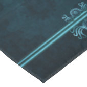 スチームパンク、アイスブルーのティール（緑がかった色）コグ、モノグラム テーブルクロス (アングル)