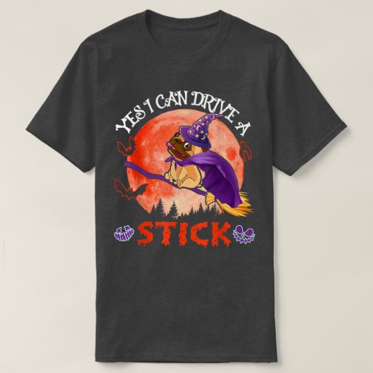 スティックおもしろいハロウィンパグ犬の魔女Flを駆動できる Tシャツ (デザイン正面)