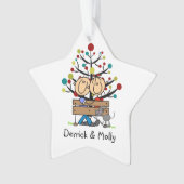 スティックフィギュアカップルと猫の休日オーナメント オーナメント (正面)