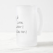 スティックマンがビールを飲おもしろいむ フロストグラスビールジョッキ (正面右)