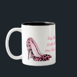 スティレットハイルツラバーマグ ツートーンマグカップ<br><div class="desc">おもしろいコーヒーマグとピンクと黒のジャガーの毛皮のパターンstilettoハイヒールのグラフィック。ピンクの文字は、読真ん中に私の日は私の靴を履くまで始まらお気に入りのない。文字を好きなだけにパーソナライズする。家庭素晴らしやオフィスで女性のマグカップ。</div>