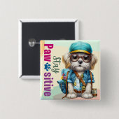 ステイかわいい犬バックパックを着て 缶バッジ (正面&裏面)