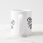 ステイアットホーム|ファンシーフォント ジャンボコーヒーマグカップ (裏面)