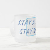 ステイアラートステイセーフブルー文字安全認識度 フロストグラスマグカップ (正面左)