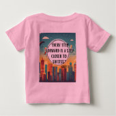 ステイインスパイア-やる気を起こさせるデザインと隆起 ベビーTシャツ (裏面)