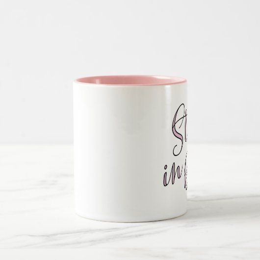 ステイインベッドバラクォーツタイポグラフィ引用文 ツートーンマグカップ (中央)