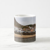 ステイサズ村の港の眺め コーヒーマグカップ (中央)