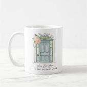 ステイホームステイセーフコロニアルフロントドア コーヒーマグカップ (左)