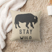 ステイワイルドバッファロータイポグラフィ クッション (ブランケット)