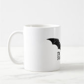 ステイ不気味こうもり – ミニマリストモダンハロウィーン コーヒーマグカップ (左)