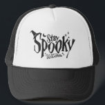 ステイ不気味ウィッチウィッチハロウィーンおもしろい キャップ<br><div class="desc">Tシャツ「ステイ・ウィッチ」でハロウィン不気味の魅力をおもしろい引き出す。最も不気味なシーズンとして、邪悪なユーモアと不気味なスタイルの祝世界に潜り込む。ユーモアの祝ひねりを伴うシーズン。不気味で面白い表現を作る。あなたのハロウィーンのワードローブに魅力的な追加は、確実にスマイルを楽しむ。</div>
