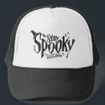 ステイ不気味ウィッチウィッチハロウィーンおもしろい キャップ<br><div class="desc">Tシャツ「ステイ・ウィッチ」でハロウィン不気味の魅力をおもしろい引き出す。最も不気味なシーズンとして、邪悪なユーモアと不気味なスタイルの祝世界に潜り込む。ユーモアの祝ひねりを伴うシーズン。不気味で面白い表現を作る。あなたのハロウィーンのワードローブに魅力的な追加は、確実にスマイルを楽しむ。</div>