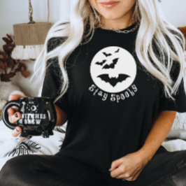 ステイ不気味ハロウィーンティー – こうもり飛んでいる過去ムーン Tシャツ