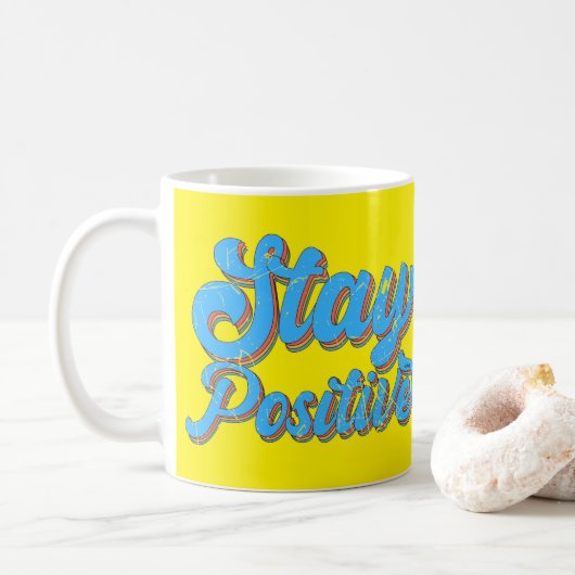 ステイ前向き70のタイポグラフィレトロデザイン コーヒーマグカップ (ドーナツ)