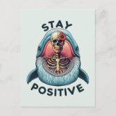 ステイ前向き – スケルトンとクジラ シーズンポストカード (正面)