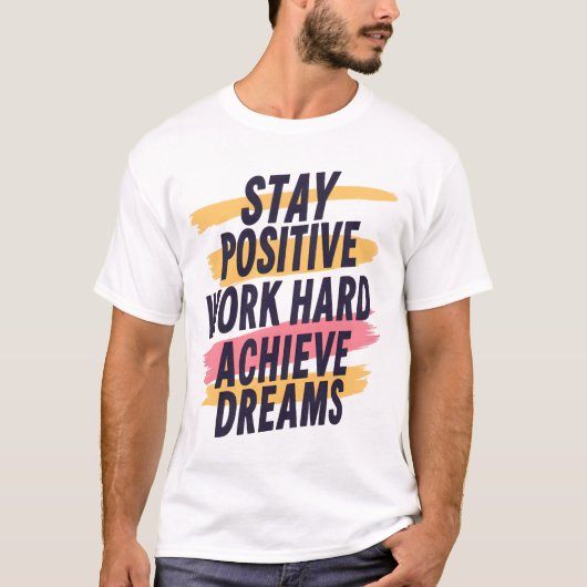 ステイ前向きTシャツ – やる気を起こさせる引用文Tシャツ Tシャツ (正面)