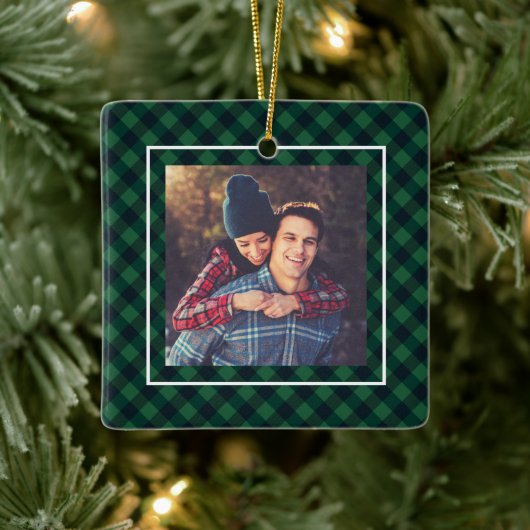 ステイ居心地の良いトレンディーグリーンバッファロープレイドファミリーフォト セラミックオーナメント (ツリー)