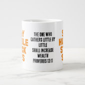 ステイ謙虚スタックSATSカスタムビットコイン投資家 ジャンボコーヒーマグカップ (正面)