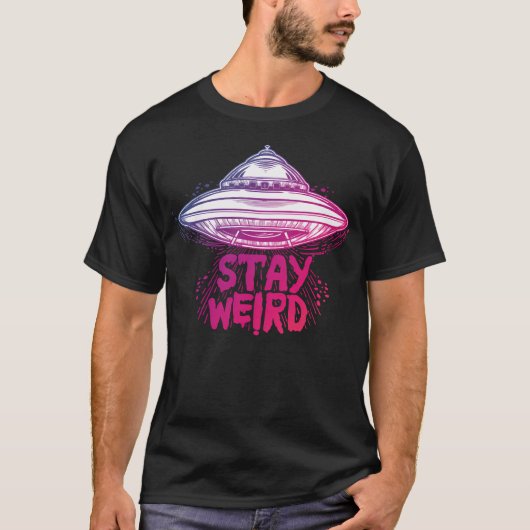 ステイ風変わりソーサー飛んでいるエイリアンが存在するエイリアン Tシャツ (正面)
