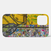 ステッカーが詰まった壁の横に駐輪する自転車 Case-Mate iPhoneケース (裏面 (横))