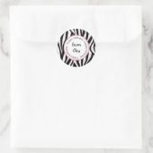 ステッカーに出入するシマウマのハッピーバースデー ラウンドシール (バッグ)