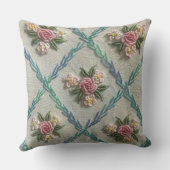 ステッチされたセレニティ:手刺繍の装飾用クッション クッション (裏面)