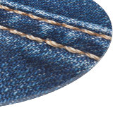 ステッチされたデニム:ジーンズのテクスチャをクローズアップ。 カッティングボード (角)