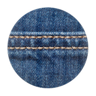 ステッチされたデニム：ジーンズのテクスチャをクローズアップ。 カッティングボード