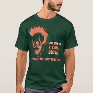 ステップアップキスをするブースユおもしろいーモアことわざ556 Tシャツ