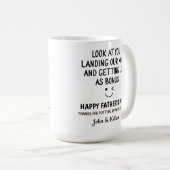 ステップパパを見て私たちの母を着陸 コーヒーマグカップ (正面右)