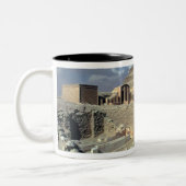 ステップピラミッドを含むDjoserの複合体 ツートーンマグカップ (左)