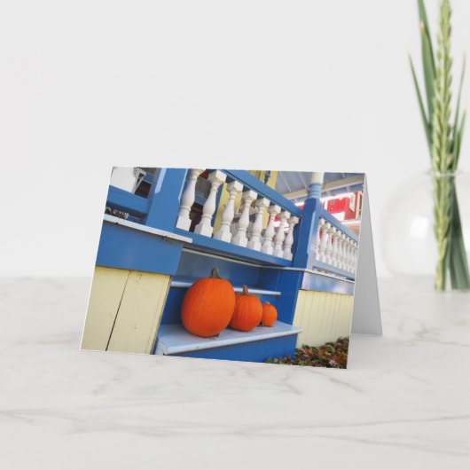 ステップ上の3つのカボチャ – マーサのブドウ畑 カード (正面)