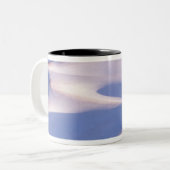 ステプト·バッテの丘か転がらの眺めは2つだった ツートーンマグカップ (正面左)