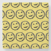 ステンカッコいいドハッピー笑顔顔のパターン黄色 ストーンコースター (正面)