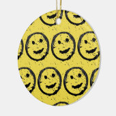 ステンカッコいいドハッピー笑顔顔のパターン黄色 セラミックオーナメント (左)