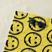 ステンカッコいいドハッピー笑顔顔のパターン黄色 ビーチタオル (インサイチュ)