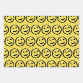 ステンカッコいいドハッピー笑顔顔のパターン黄色 ラッピングペーパーシート (正面)