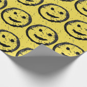 ステンカッコいいドハッピー笑顔顔のパターン黄色 ラッピングペーパー (角)