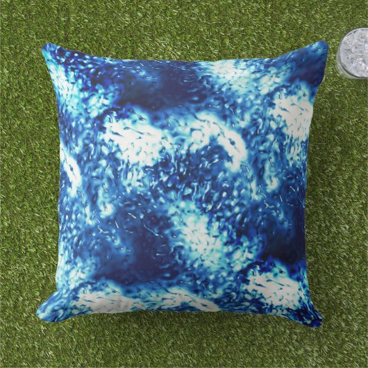 ステンドの派手な青色は曇りガラスのように見える アウトドアクッション (芝生)