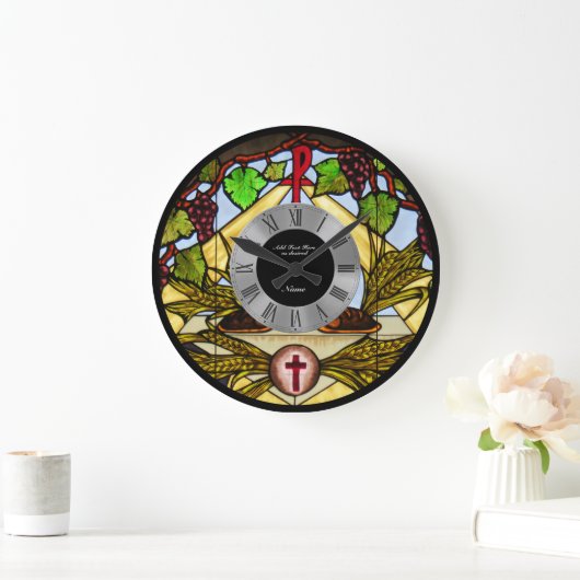ステンドグラスのユーカリストロパーソナライズされたマン番号 ラージ壁時計 (ホーム)