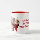 ストッキングのクリスマスの子ネコ ツートーンマグカップ (中央)