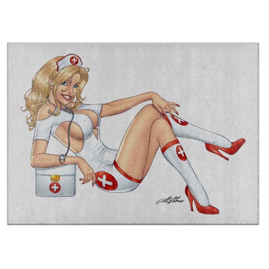 ストッキングを抜いているユニフォームのブロンドのナース カッティングボード (正面)